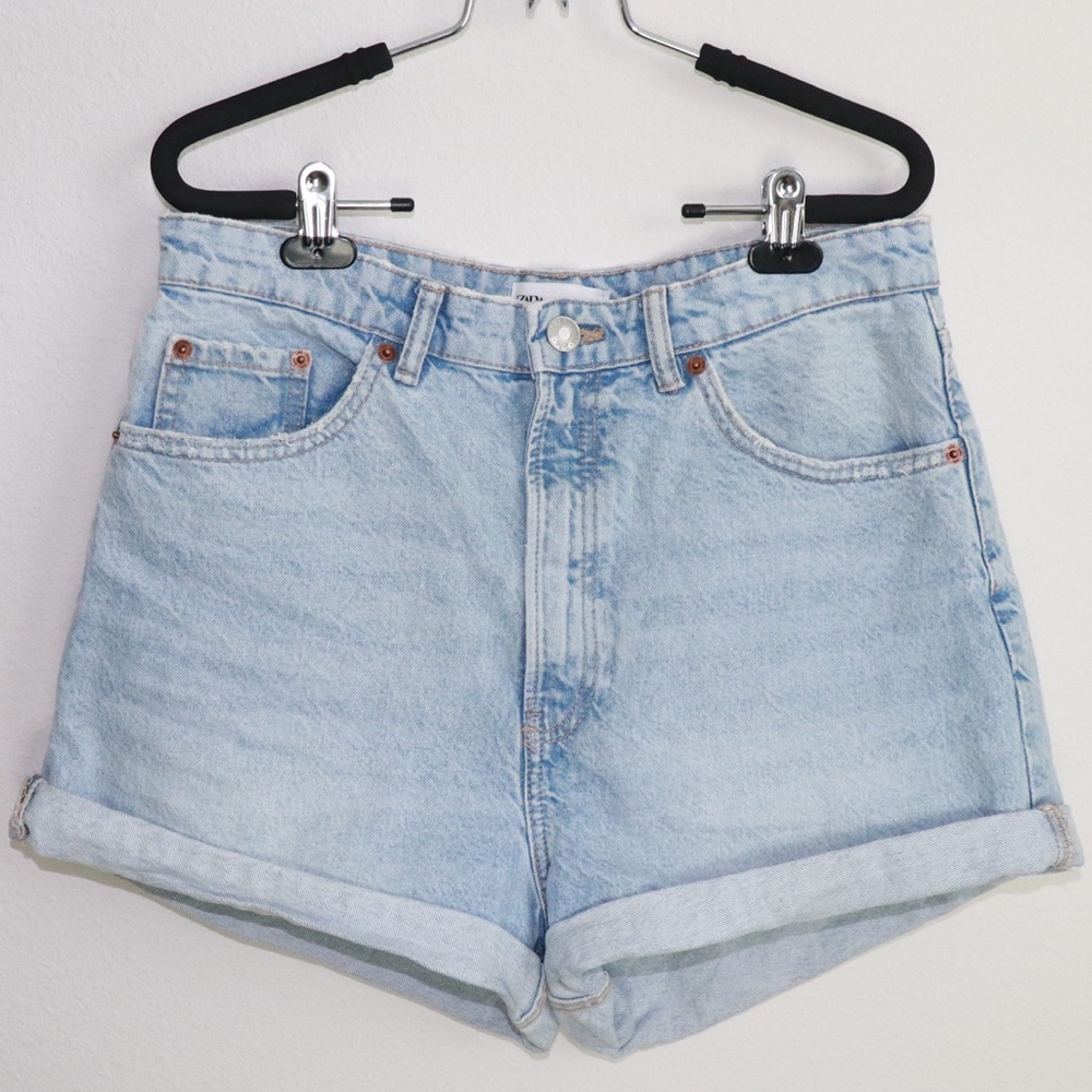 Zara High Rise Mom Jeans Light Wash Denim Shorts 10